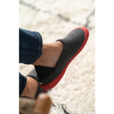 Mahabis Curve Classic Slippers | Dark Grey/Red