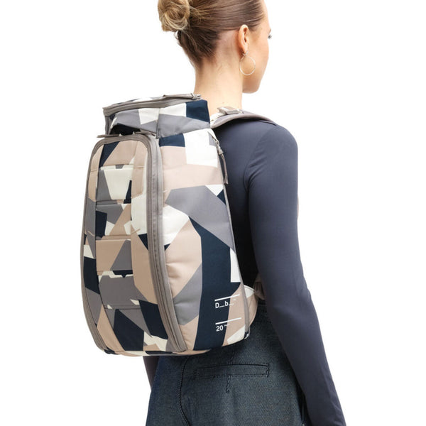 Db Journey Hugger Backpack | 20L | Line Cluster 01