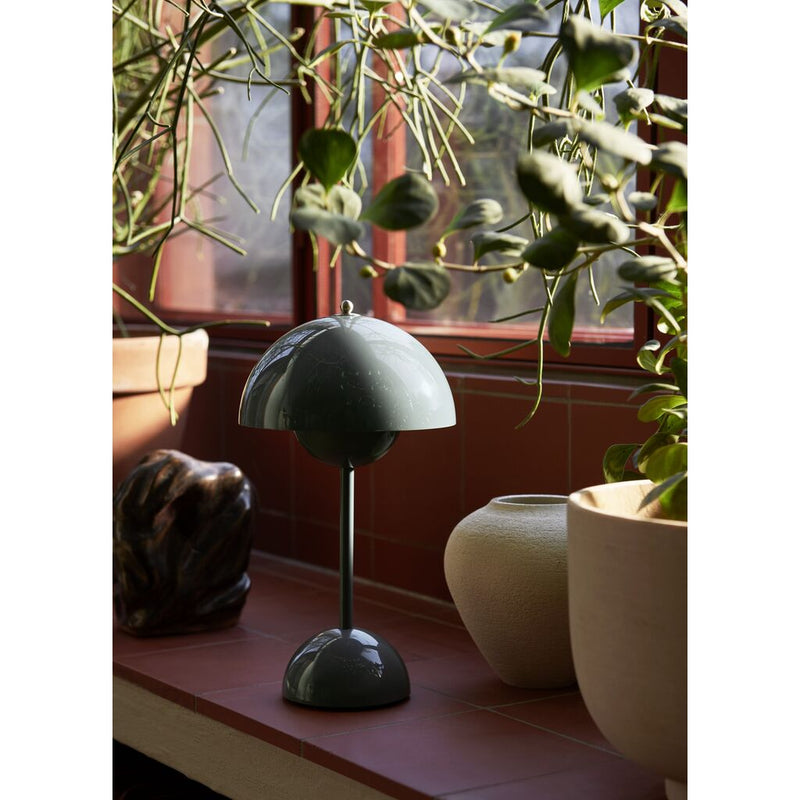 &Tradition Flowerpot Table Lamp Portable VP9