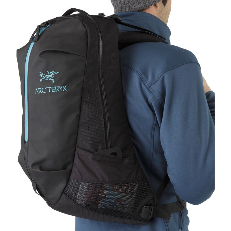 Arc'teryx Arro 22 Backpack | Black/Blue Tetra 226437